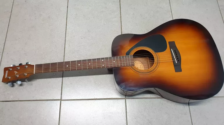 GITARA YAMAHA F310