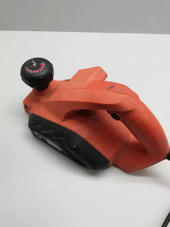 STRUG BLACK DECKER KW712
