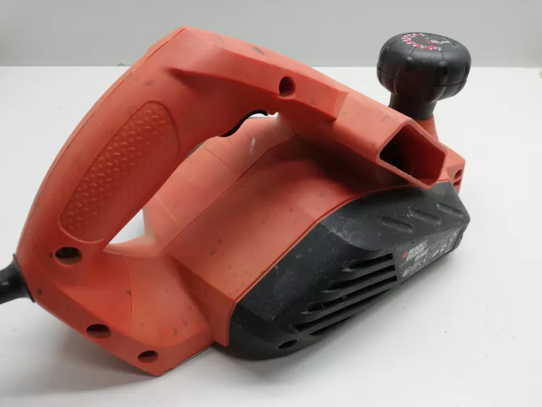STRUG BLACK DECKER KW712