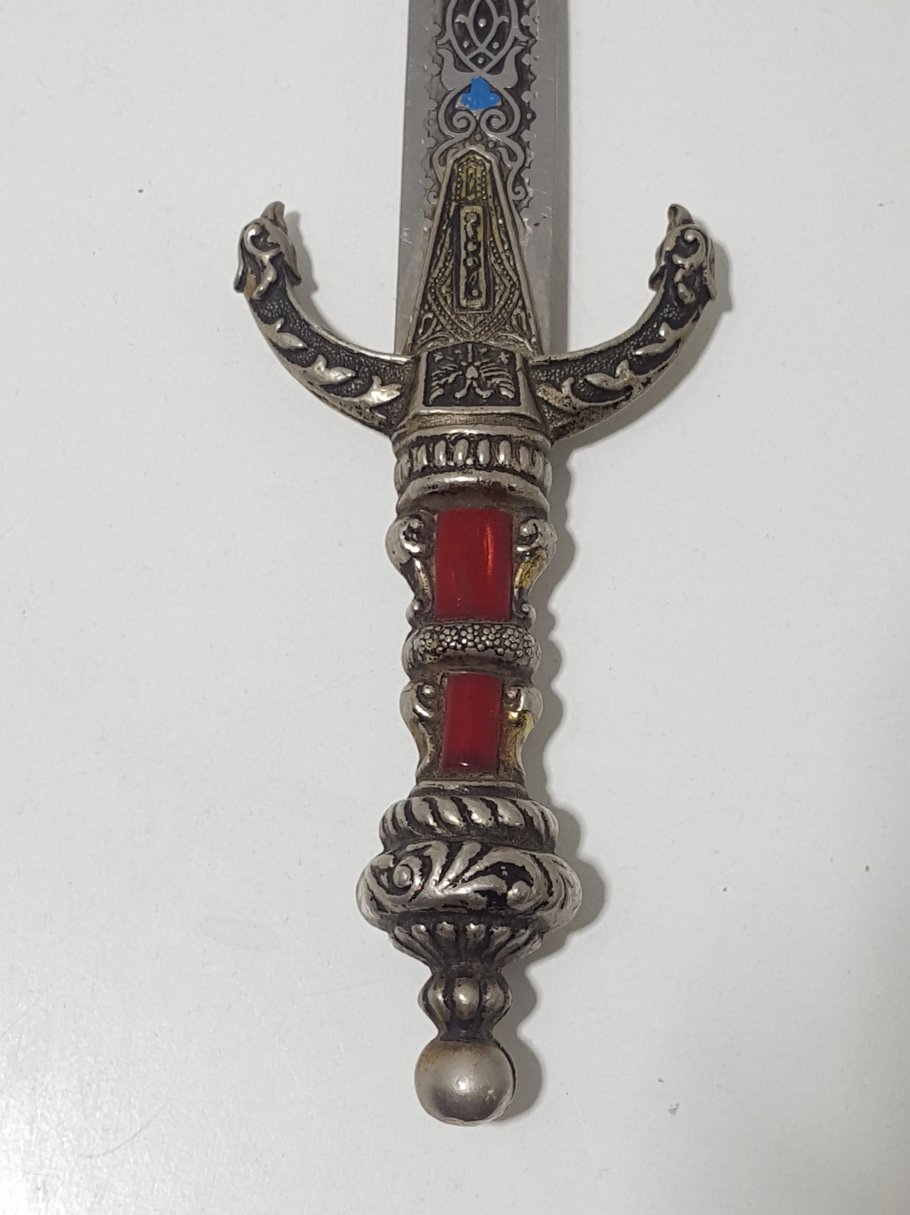 noz-do-papieru-ozdobny-stan-uzywany