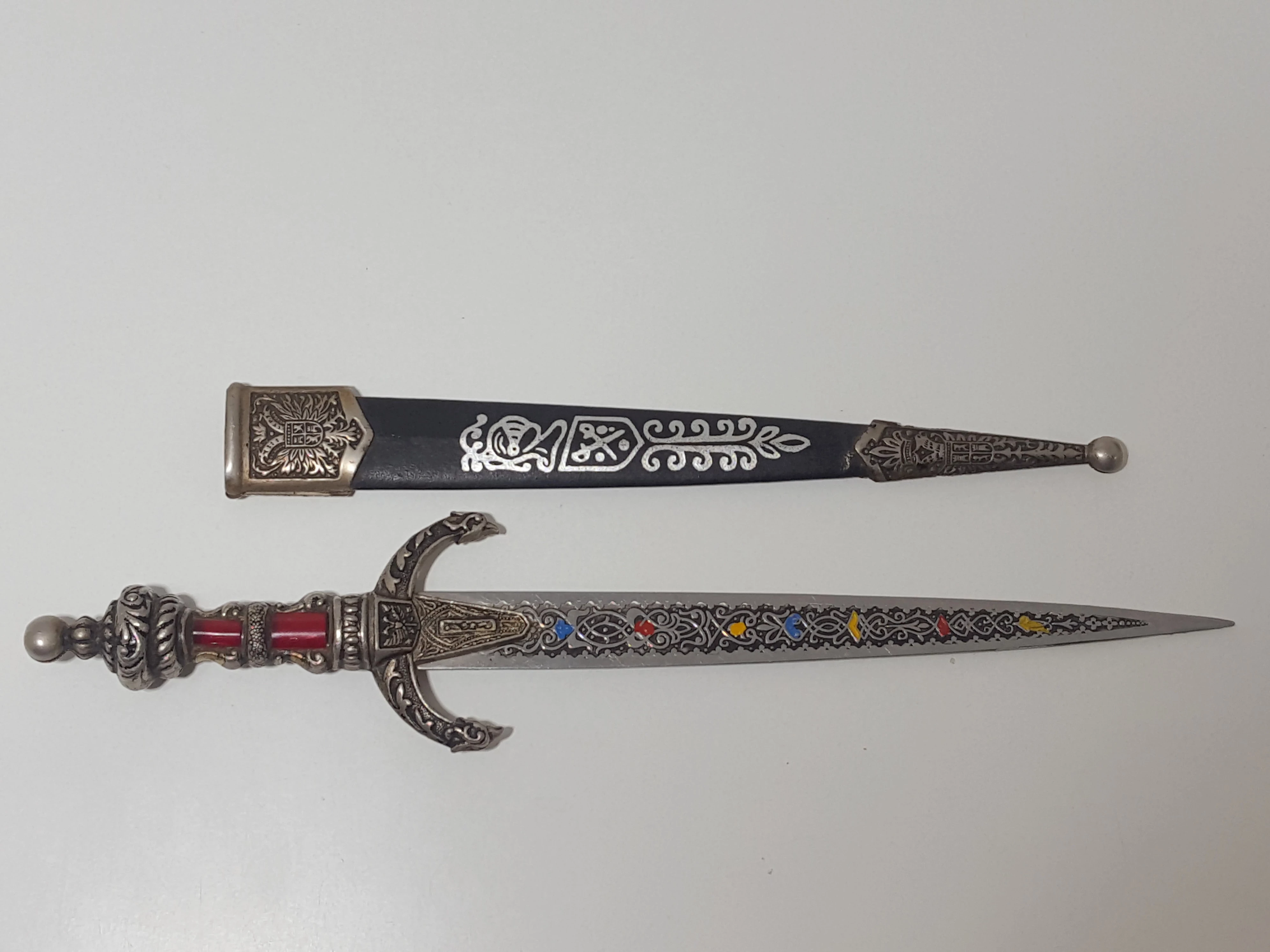 noz-do-papieru-ozdobny-stan-uzywany