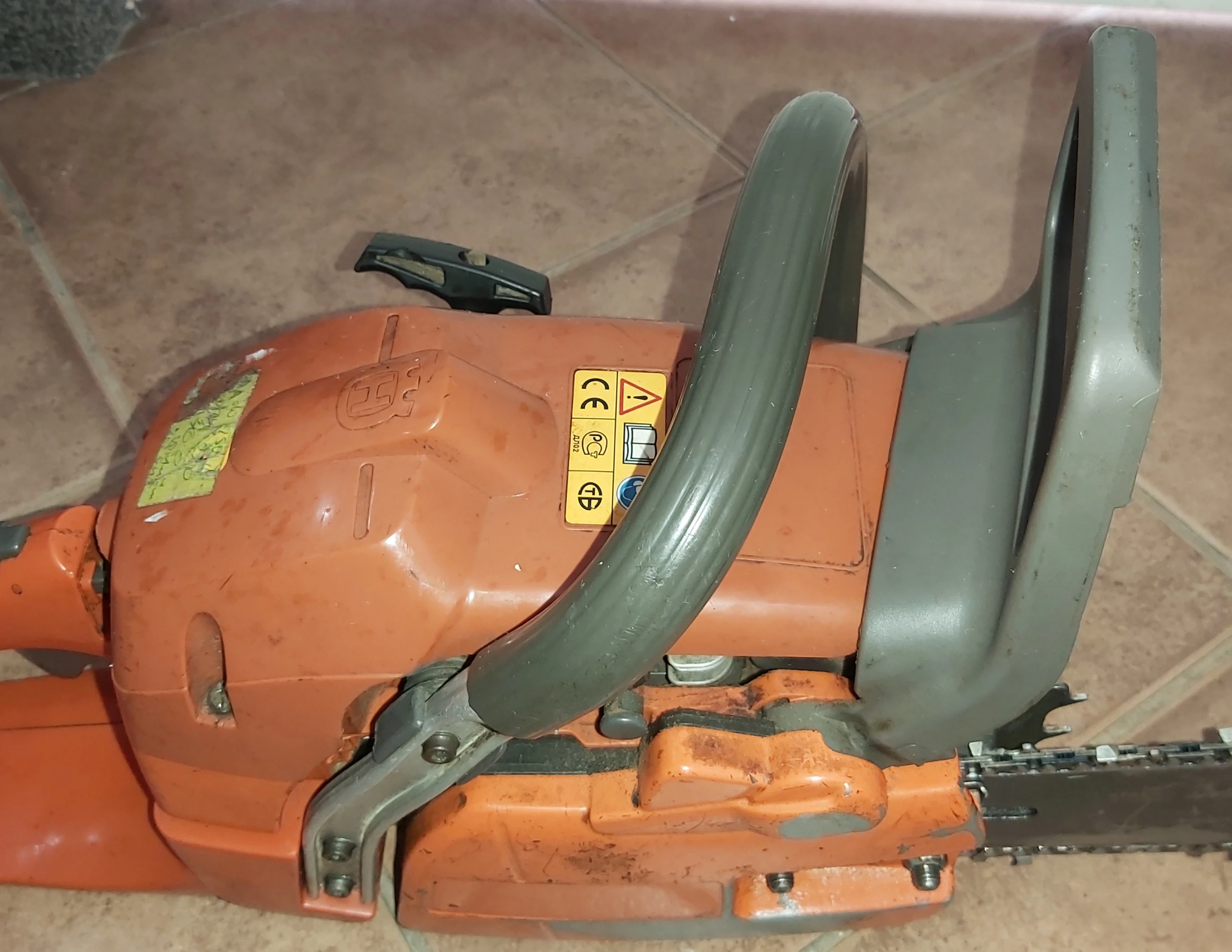 pila-spalinowa-husqvarna-350-zasilanie-spalinowe