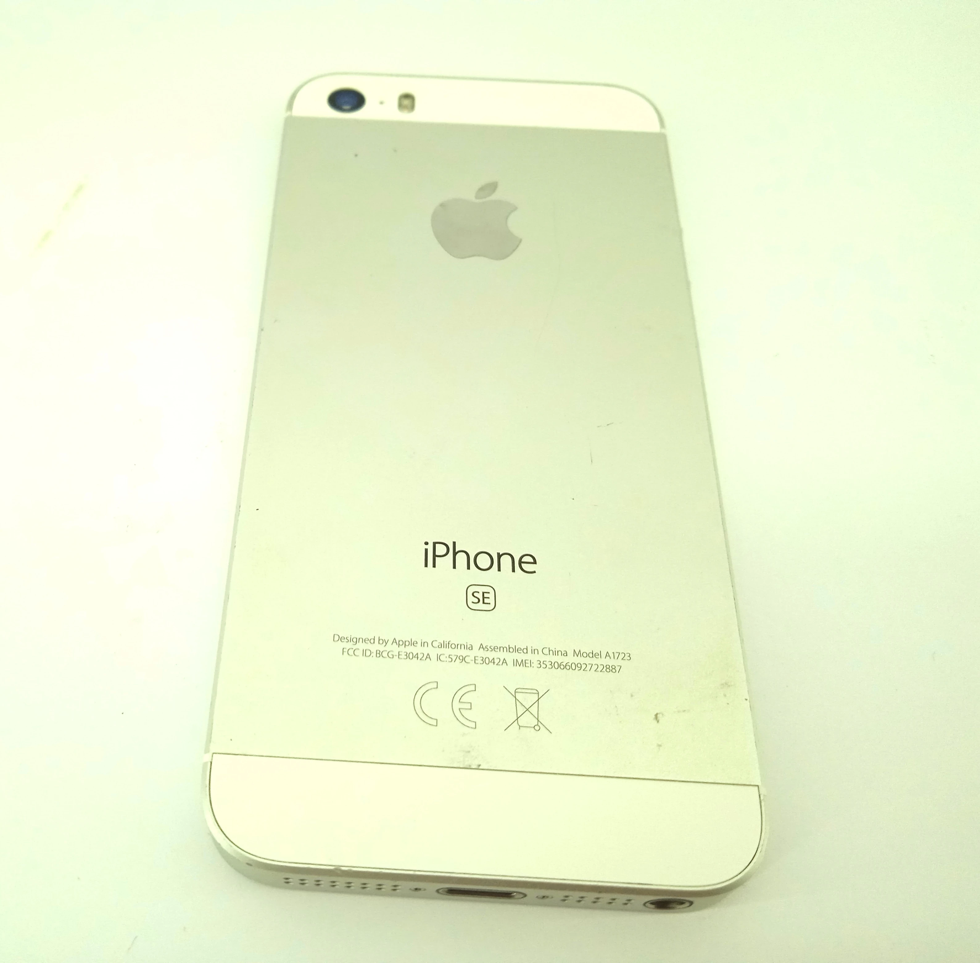 telefon-iphone-se-2128-gb-kod-producenta-00