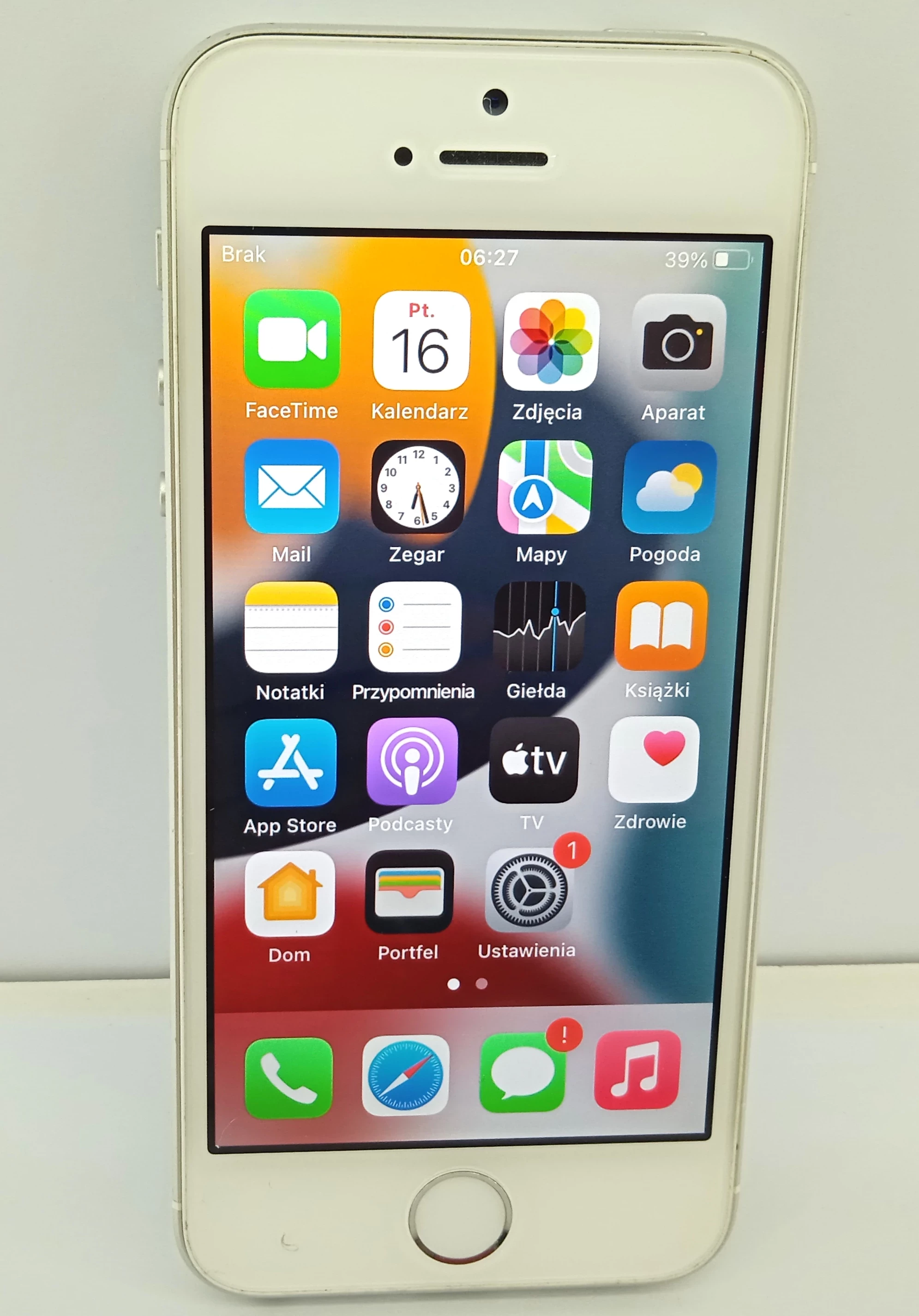 telefon-iphone-se-2128-gb-plac-3-maja-10-radomsko