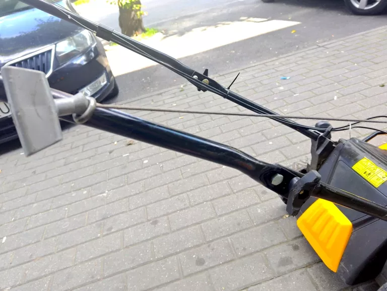 KOSIARKA SPALINOWA Z NAPĘDEM CUB CADET LM1 AR46