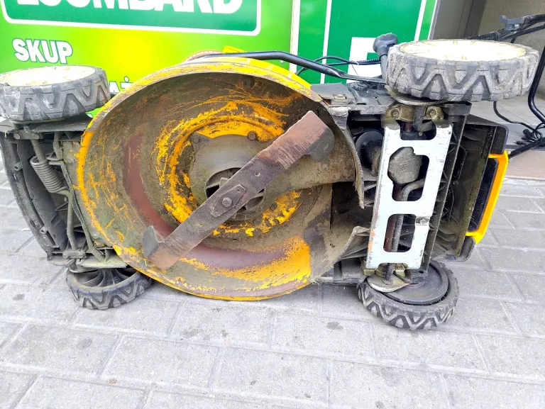 KOSIARKA SPALINOWA Z NAPĘDEM CUB CADET LM1 AR46
