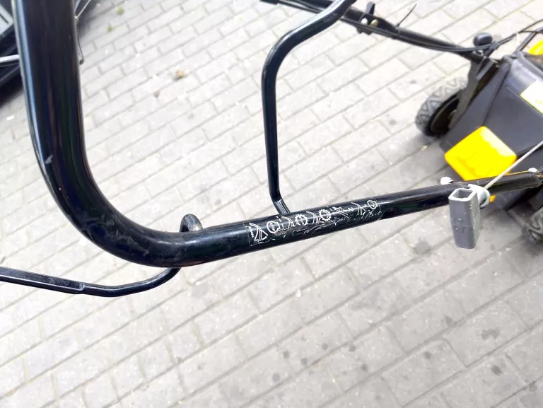 KOSIARKA SPALINOWA Z NAPĘDEM CUB CADET LM1 AR46