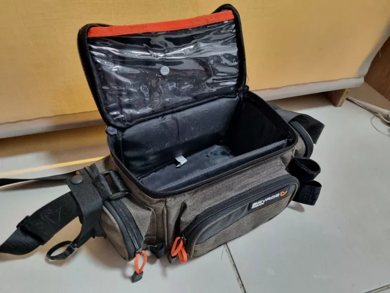 TORBA WĘDKARSKA SAVAGE GEAR + AKCESORIA