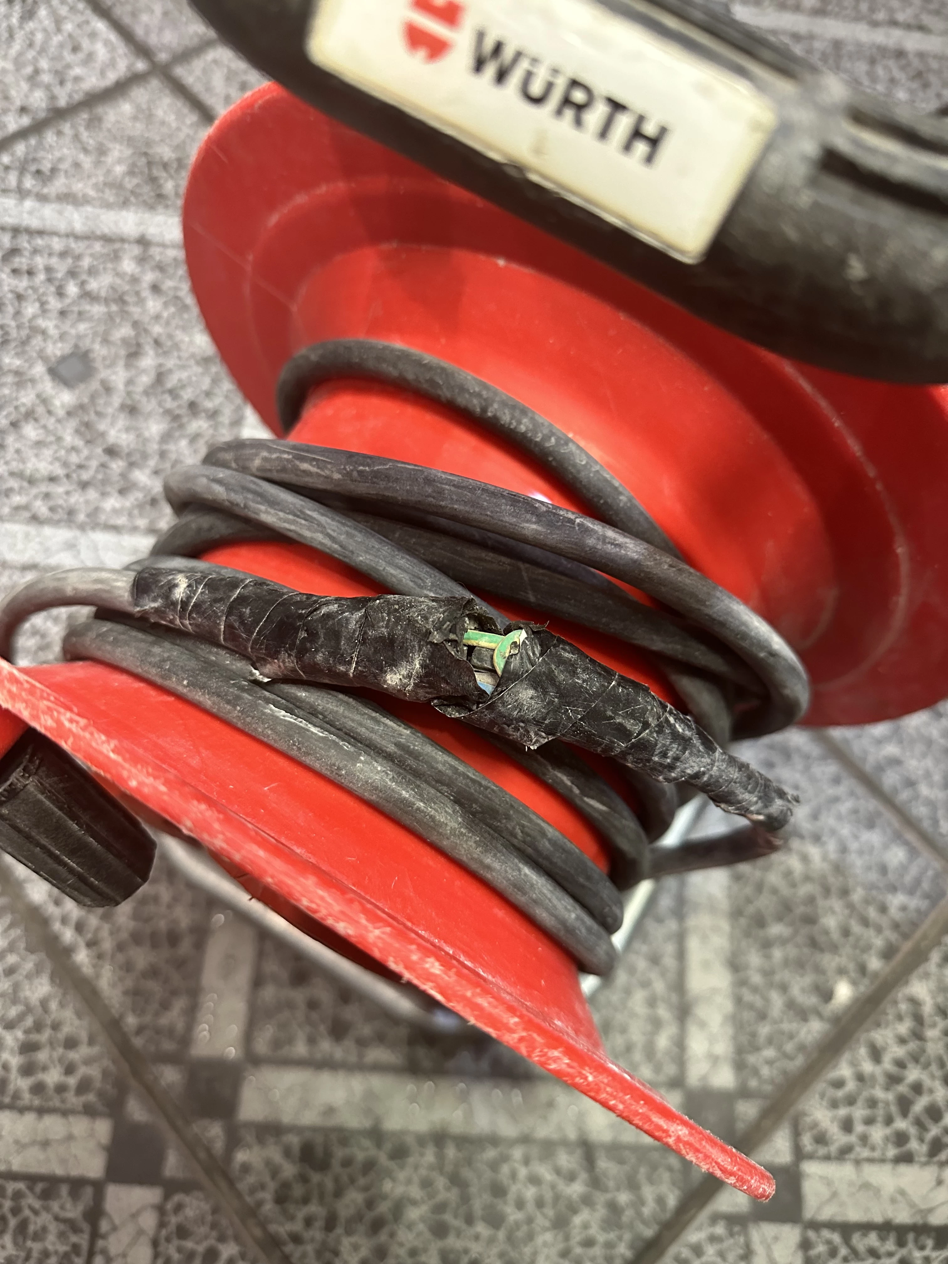 przedluzacz-bebnowy-wurth-40-m-3szt-gniazd-kolor-czerwony