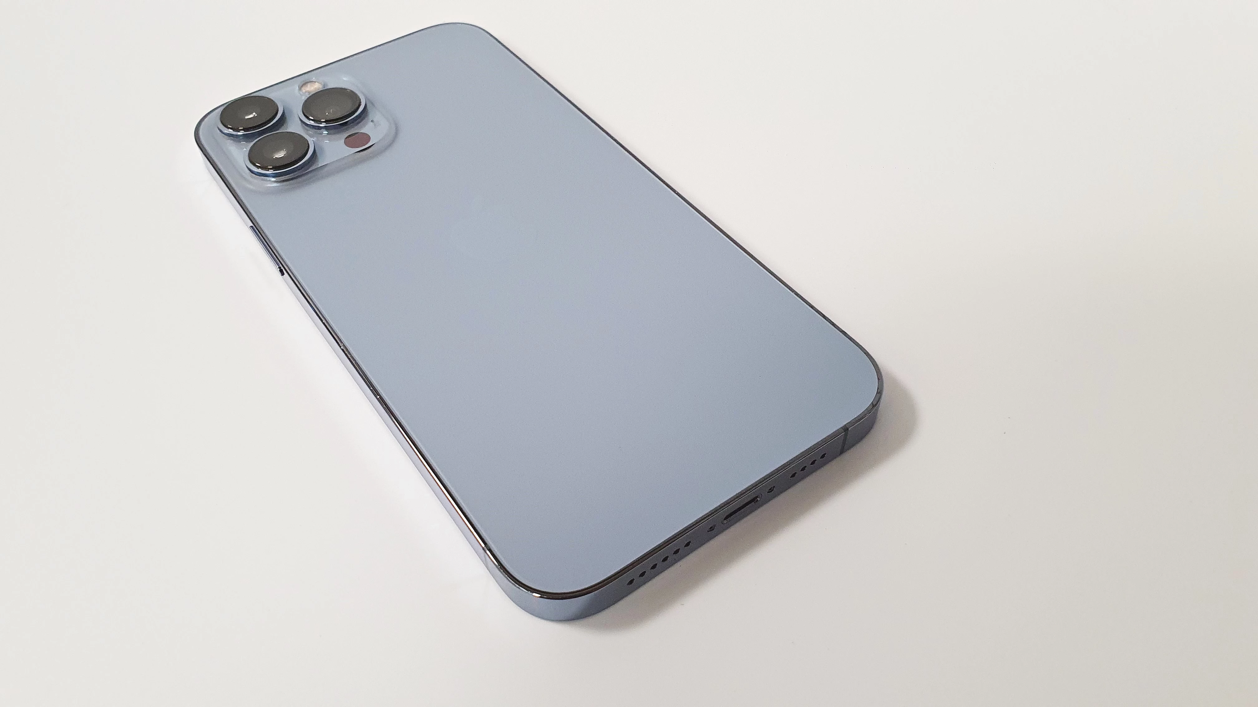 apple-iphone-13-pro-max-256gb-super-stan-pojemnosc-akumulatora-3000