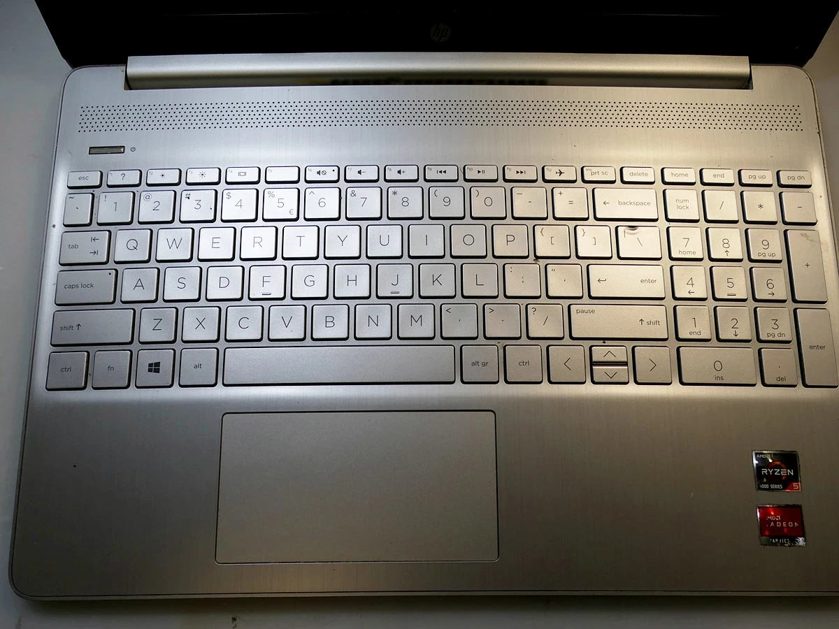 laptop-hp-15s-eq1001nw-156-r5-4500u-8gb-ram-rozdzielczosc-px-1920-x-1080