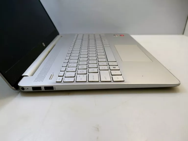 laptop-hp-15s-eq1001nw-156-r5-4500u-8gb-ram-seria-procesora-amd-ryzen-5