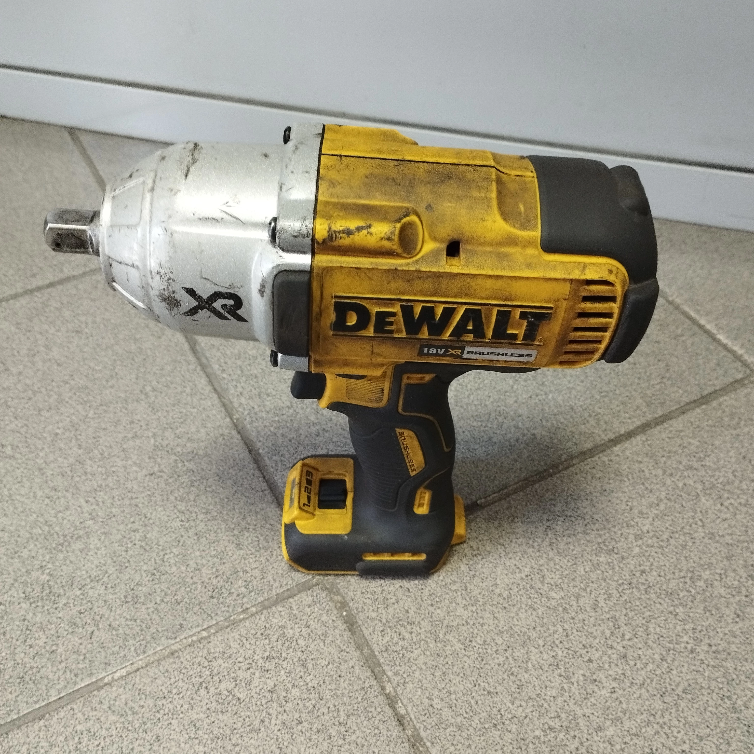 klucz-udarowy-dewalt-dcf899-caly-zestaw-rodzaj-silnika-silnik-bezszczotkowy