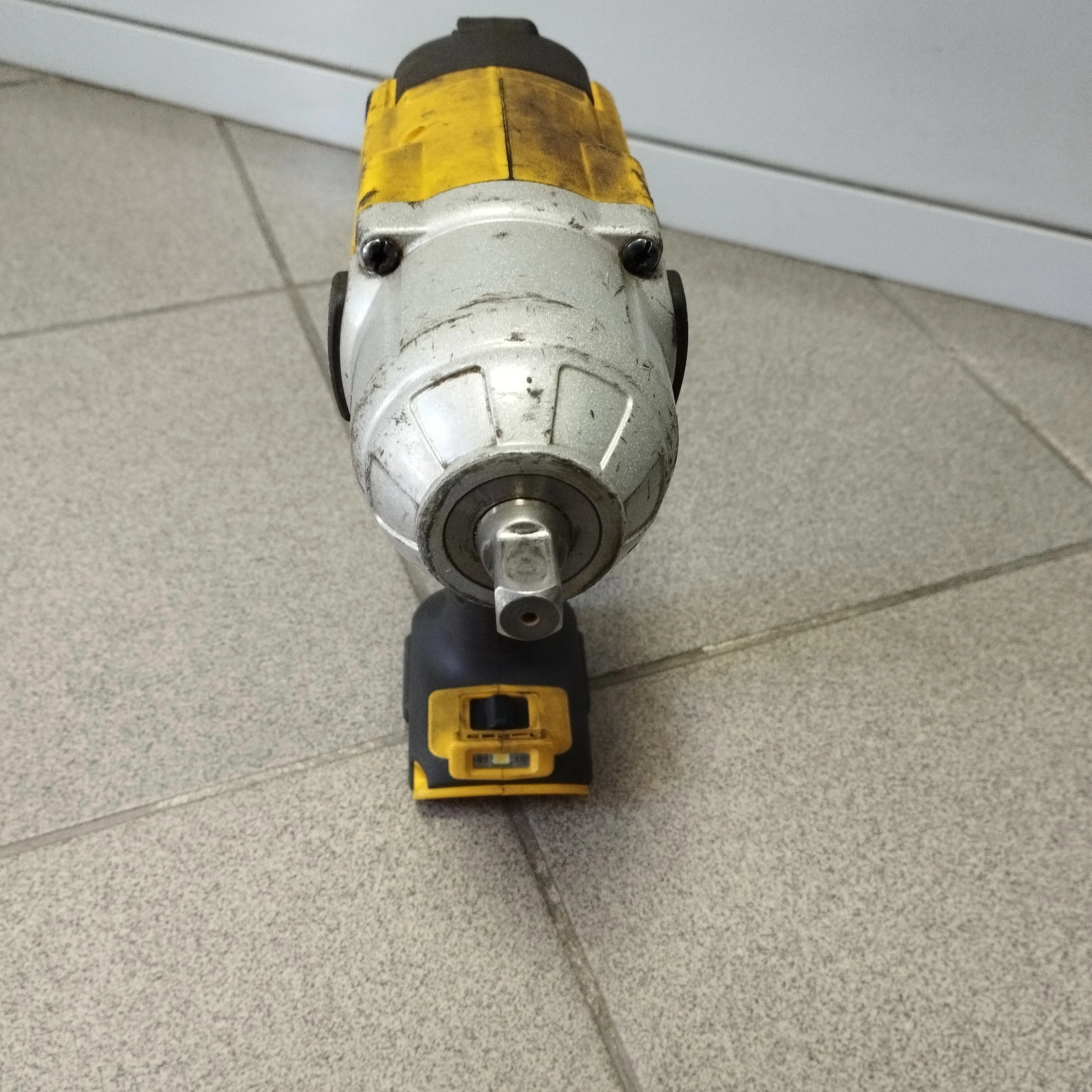 klucz-udarowy-dewalt-dcf899-caly-zestaw-ean-gtin-5035048548066