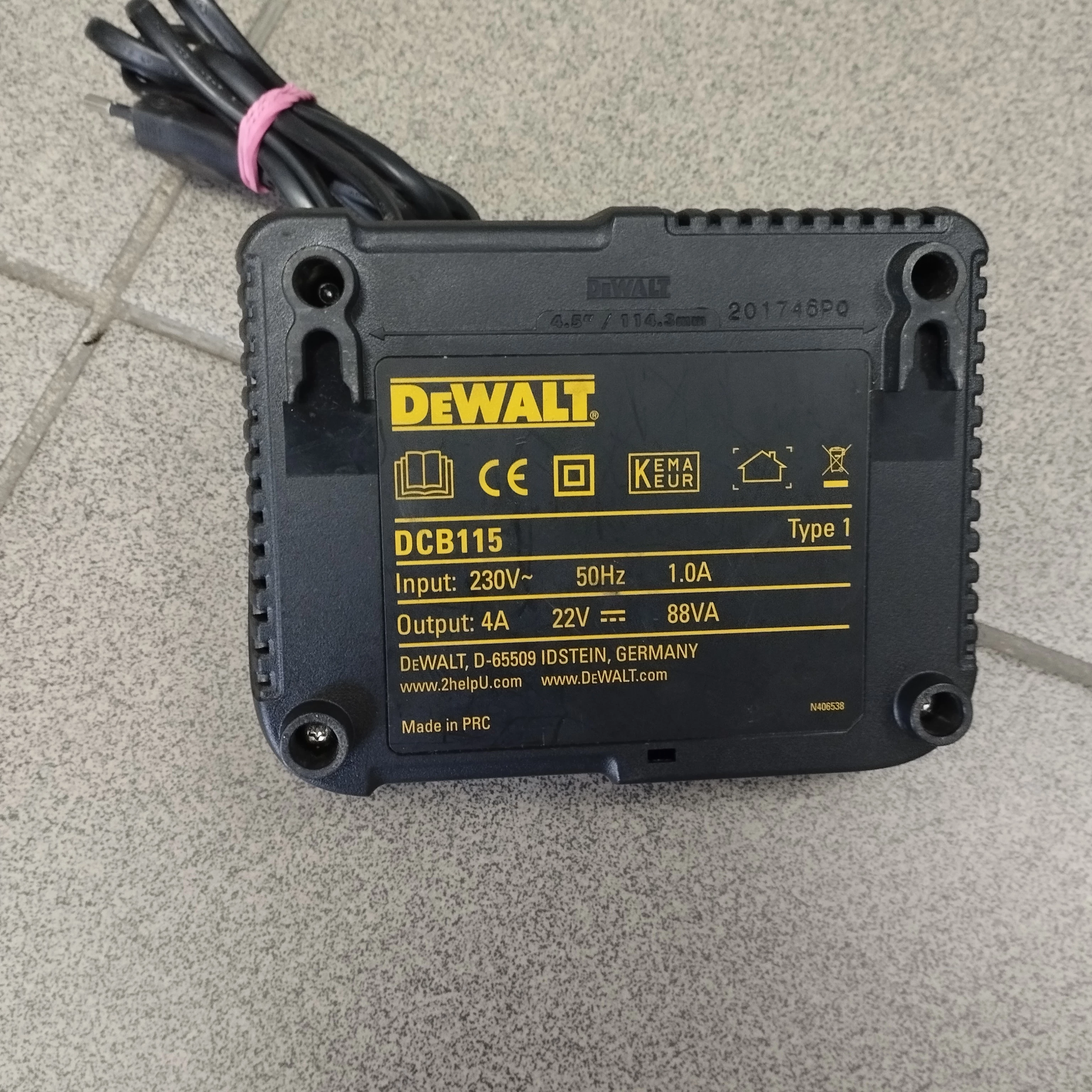 klucz-udarowy-dewalt-dcf899-caly-zestaw-marka-dewalt