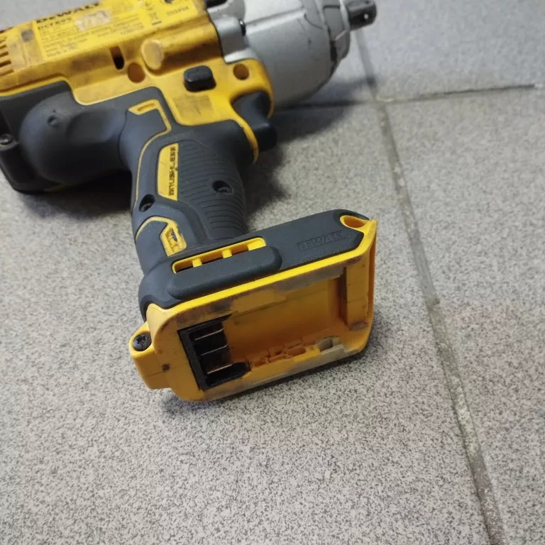 klucz-udarowy-dewalt-dcf899-caly-zestaw-stan-uzywany