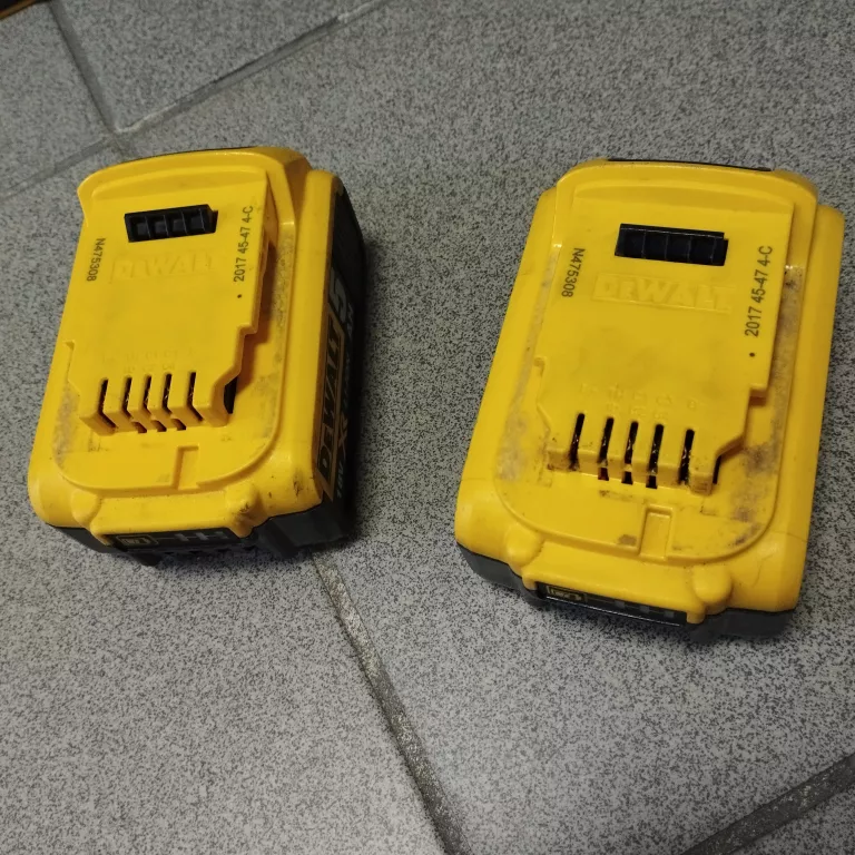 klucz-udarowy-dewalt-dcf899-caly-zestaw-zasilanie-akumulatorowe