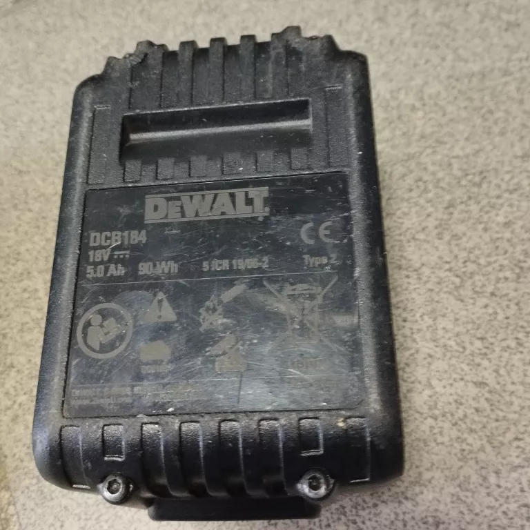 klucz-udarowy-dewalt-dcf899-caly-zestaw-moc-1625