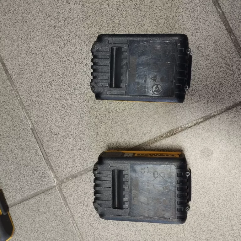 klucz-udarowy-dewalt-dcf899-caly-zestaw-product-id-823a5f0b-a723-4ff2-825c-597a2925c76d