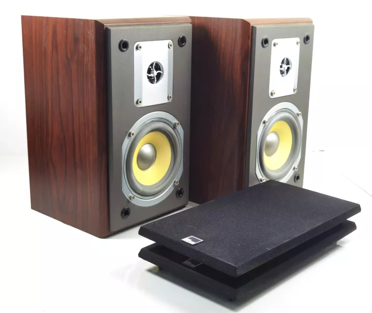 2X KOLUMNA M AUDIO HTS 700