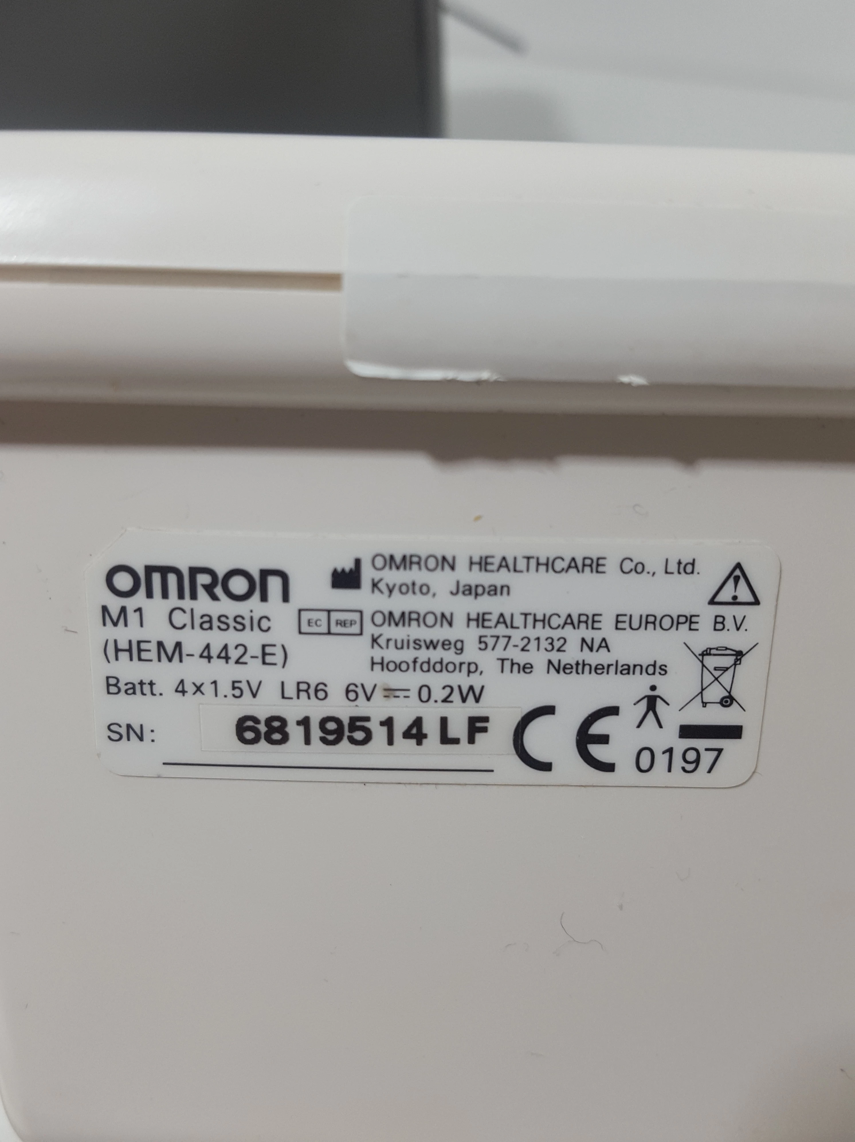 cisnieniomierz-naramienny-omron-m1-classic-etui-stan-11323-2