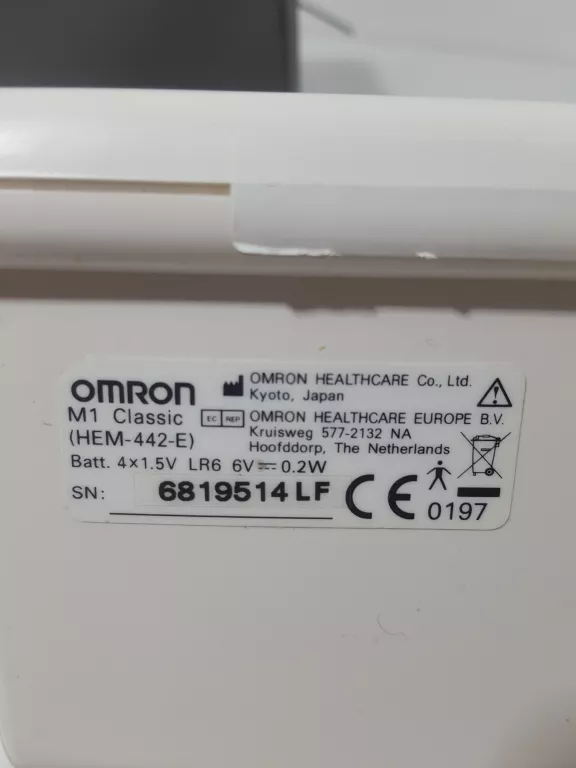 cisnieniomierz-naramienny-omron-m1-classic-etui-stan-11323-2