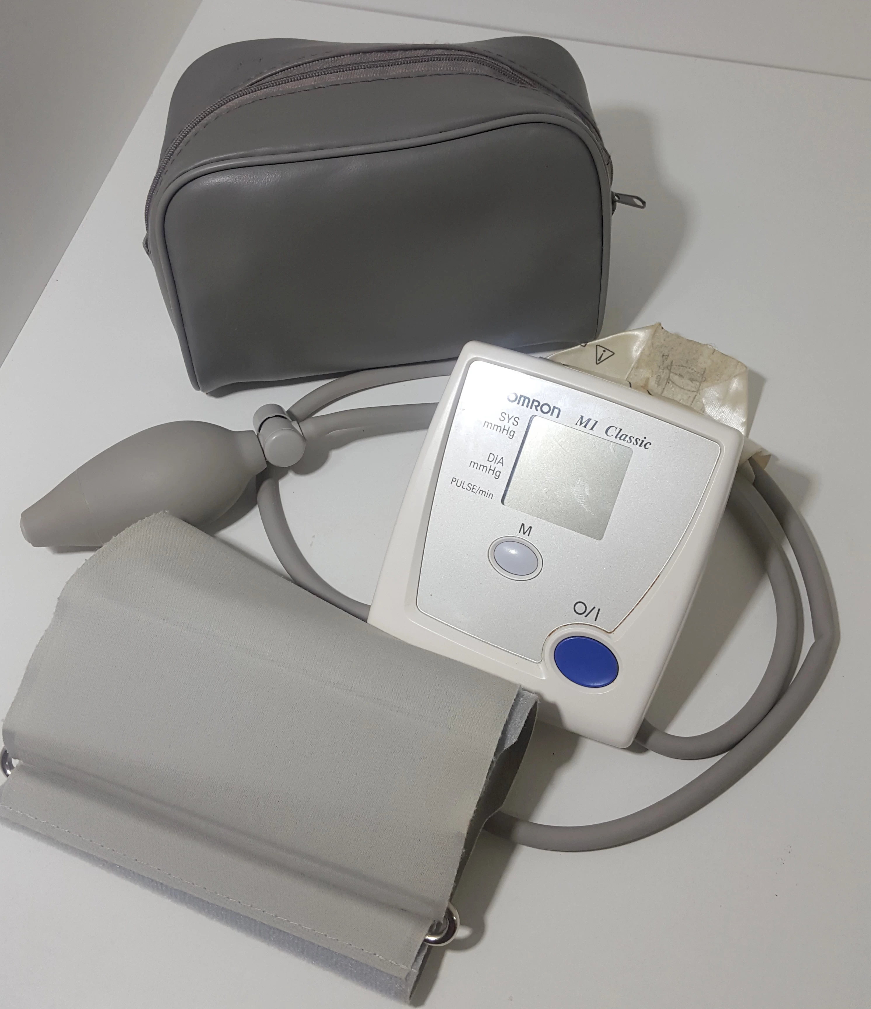 cisnieniomierz-naramienny-omron-m1-classic-etui-plwolnosci-3-5-sj-namyslow