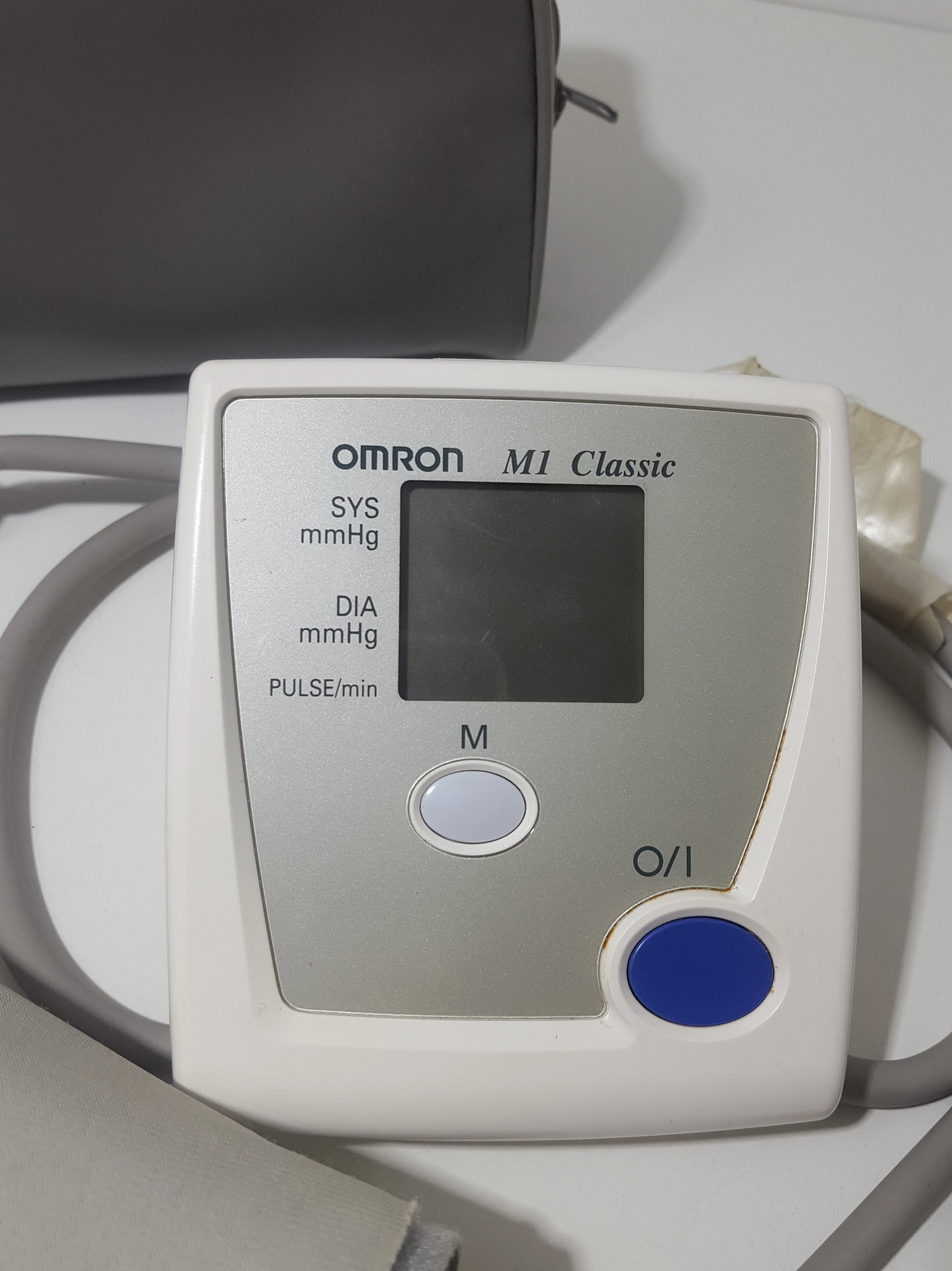 cisnieniomierz-naramienny-omron-m1-classic-etui-ean-gtin-4015672104723