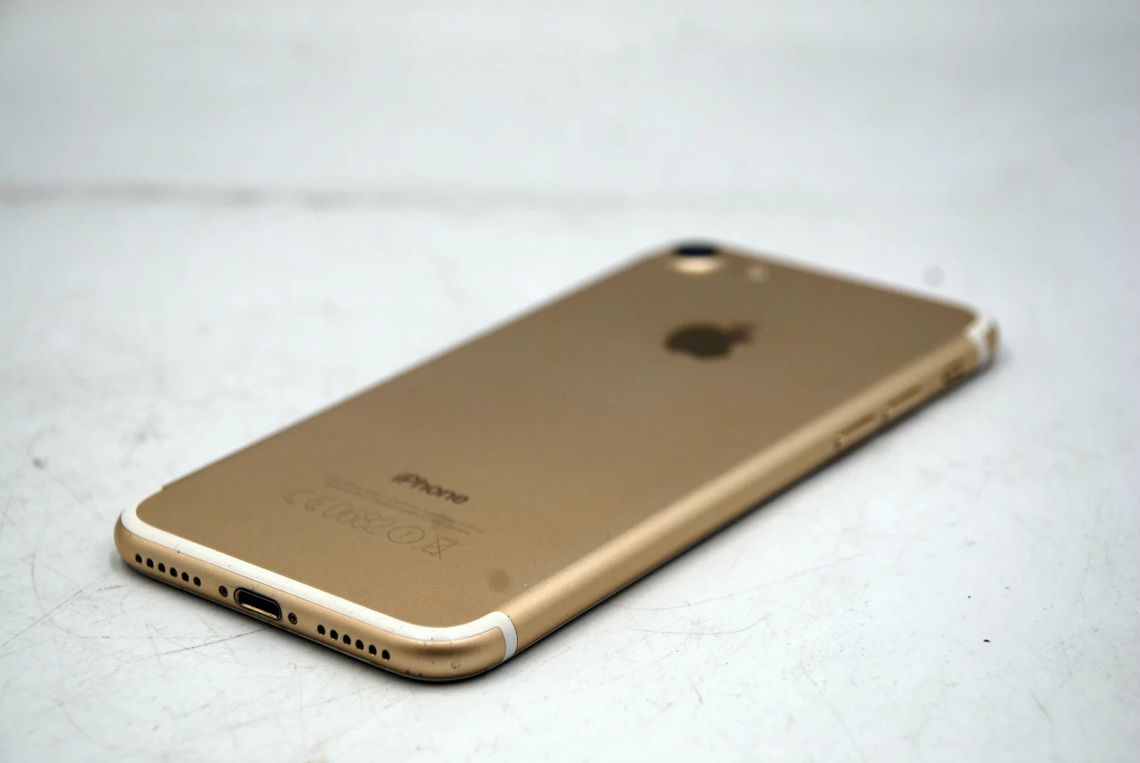 telefon-iphone-7-kolor-zloty