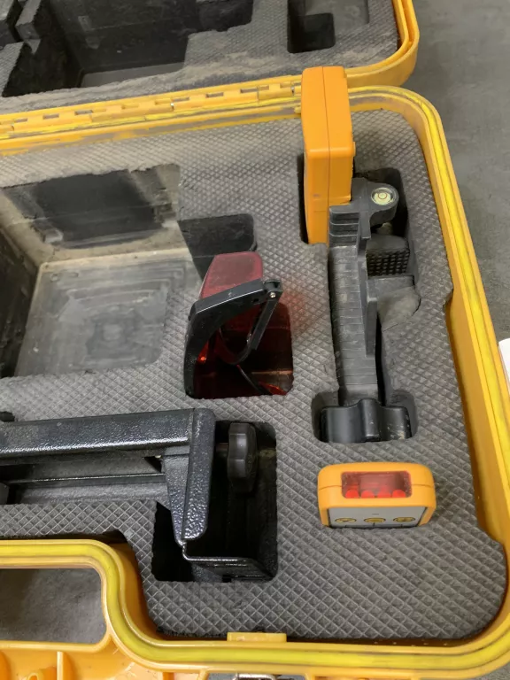 NIWELATOR LASEROWY LAMIGO SPIN 210 ZESTAW