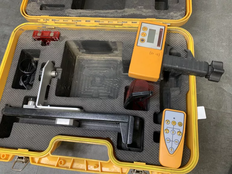 NIWELATOR LASEROWY LAMIGO SPIN 210 ZESTAW