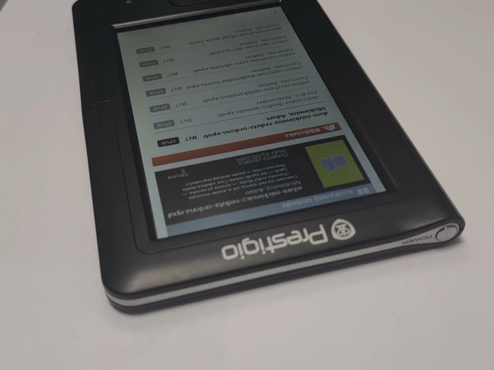 czytnik-ebook-prestigio-libretto-etui-kolor-czarny