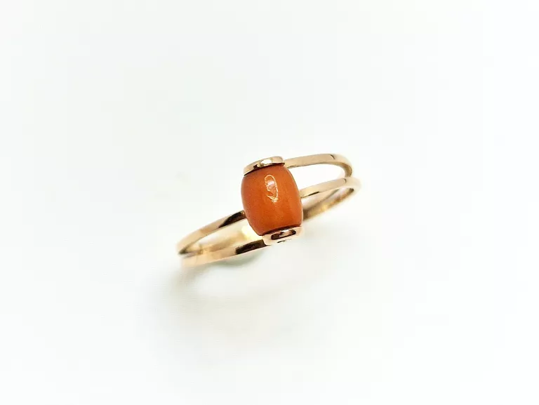 zloty-pierscionek-z-koralem-333-8k-r13-149g-cechy-brak