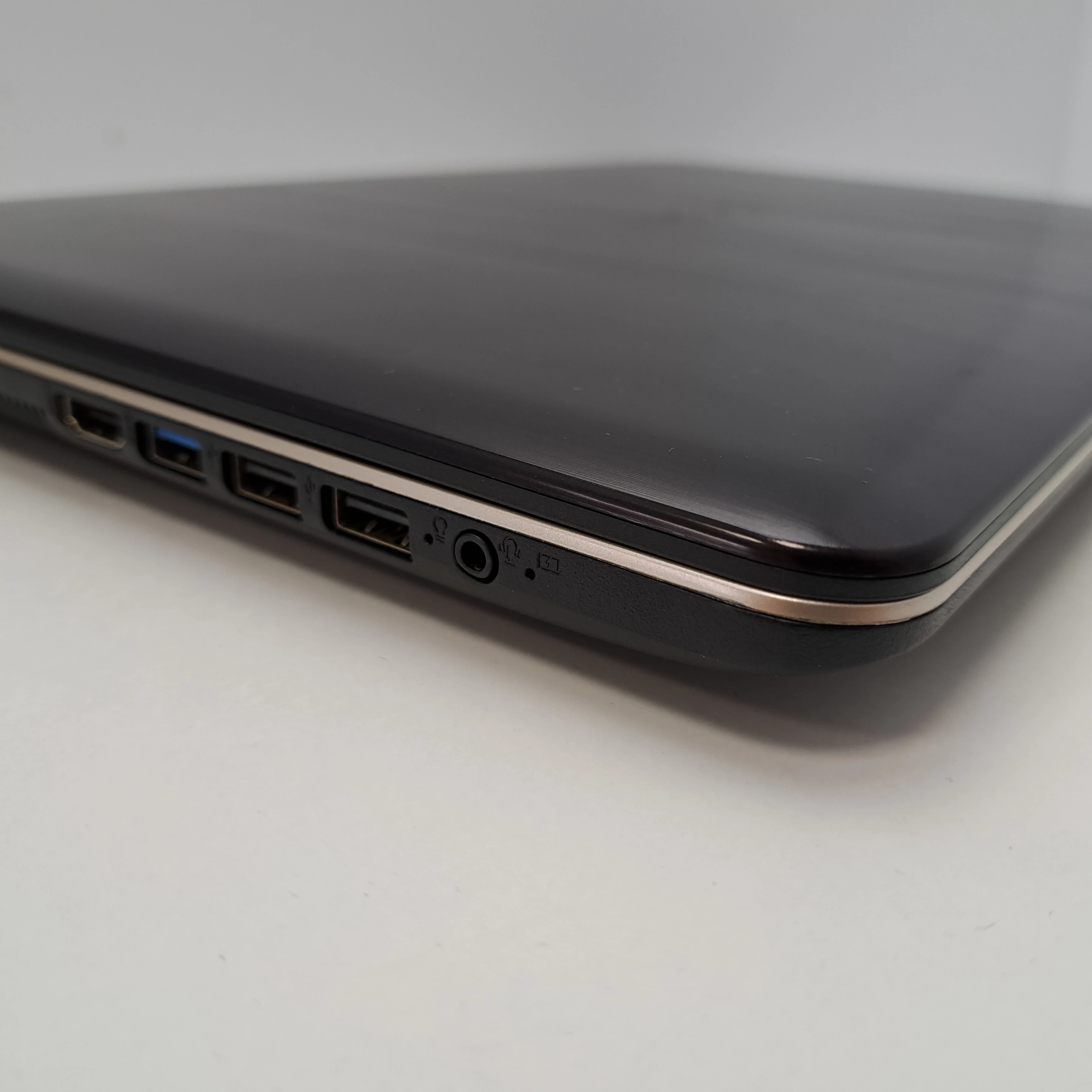 laptop-asus-r540u-seria-procesora-intel-core-i3