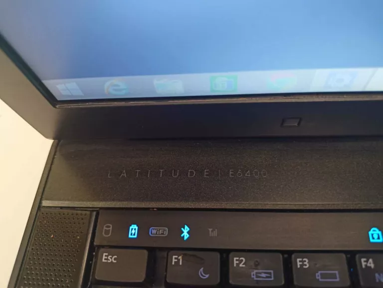 LAPTOP DELL LATITUDE E6400 4 GB/ IC2/ HDD/OPIS