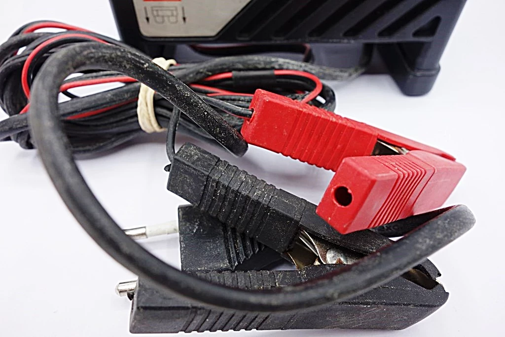 prostownik-4a-12v-unitec-at-okazja-at-marka-unitec