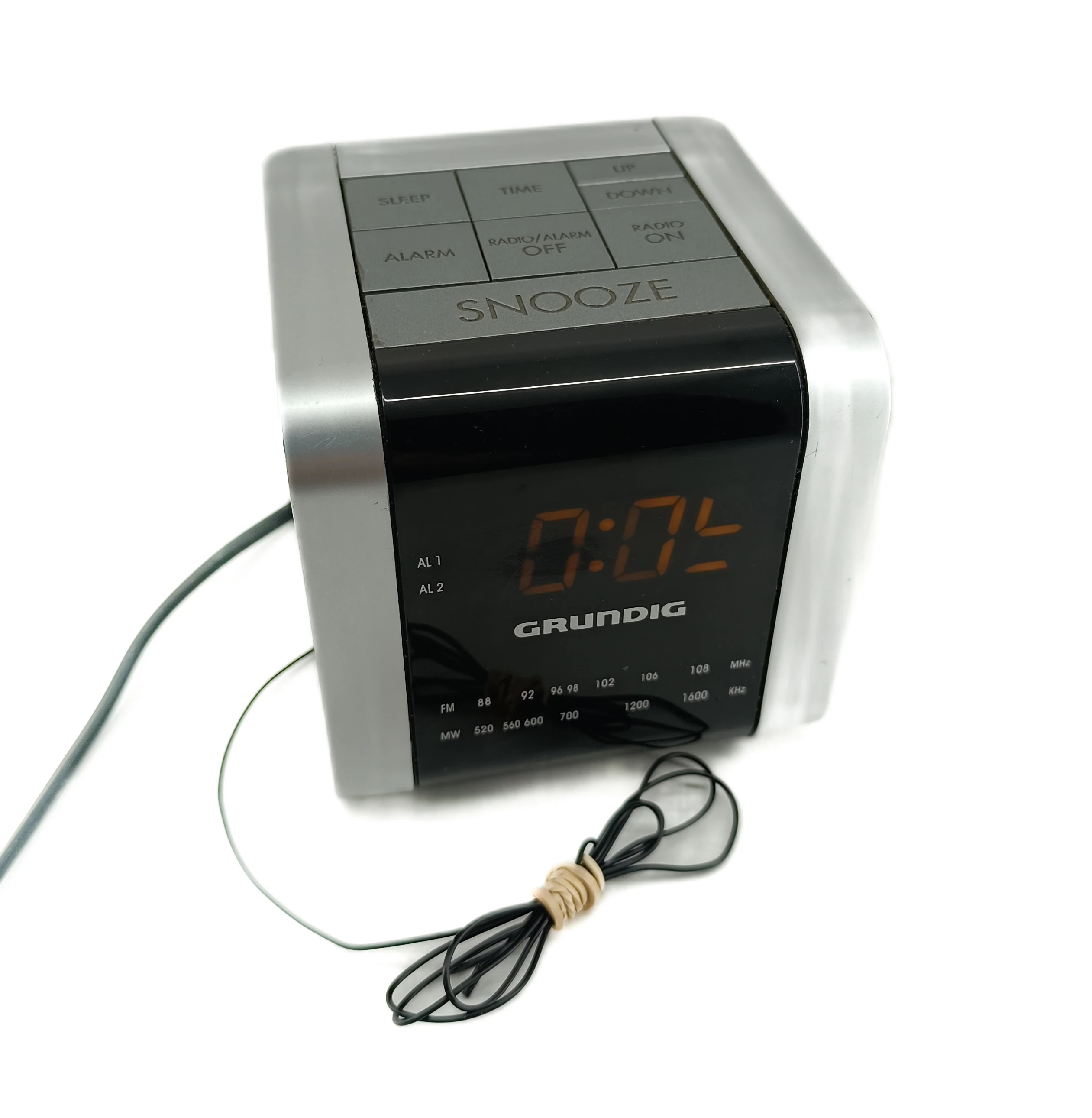 radiobudzik-grundig-sonoclock-560-antena-bn-pilsudskiego-1-belchatow