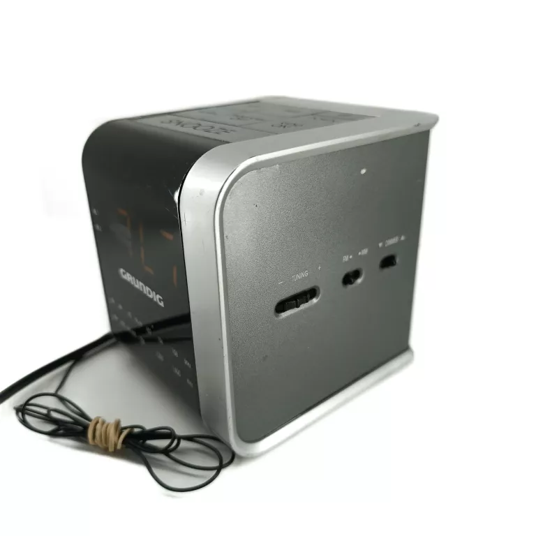 RADIOBUDZIK GRUNDIG SONOCLOCK 560 + ANTENA B/N