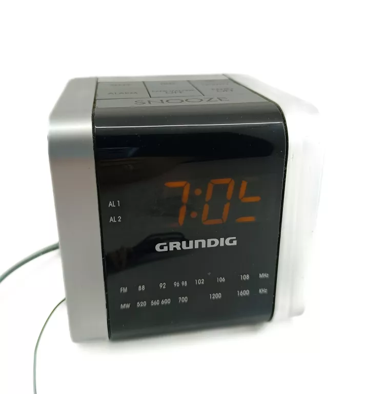 RADIOBUDZIK GRUNDIG SONOCLOCK 560 + ANTENA B/N