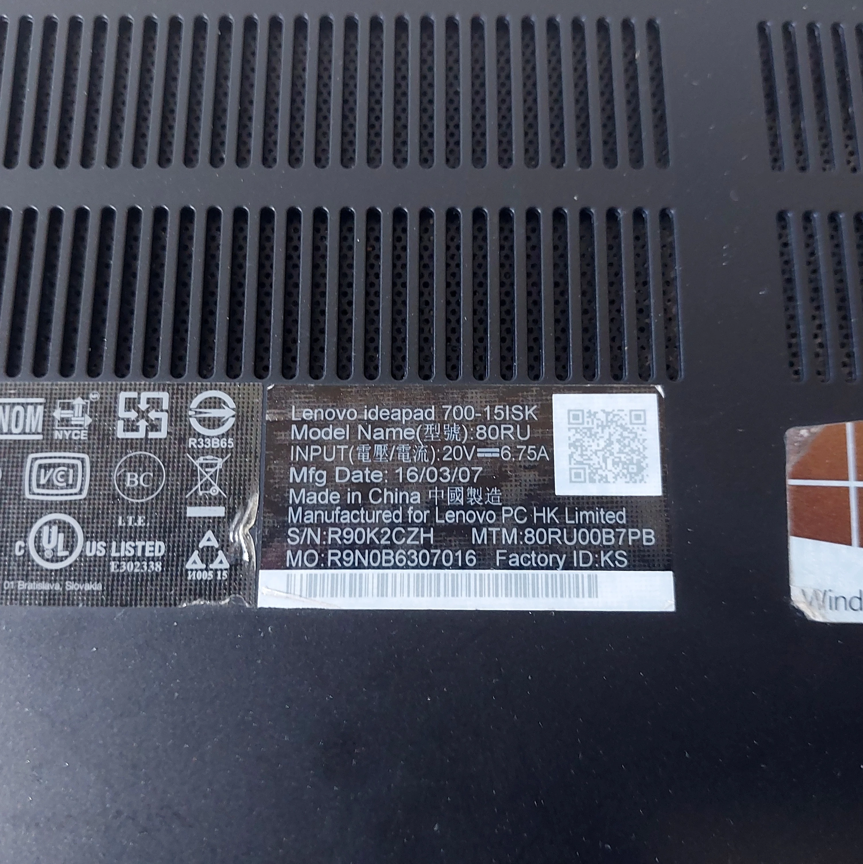 laptop-lenovo-700-15isk-8gb1tb-intel-i5-stan-uzywany