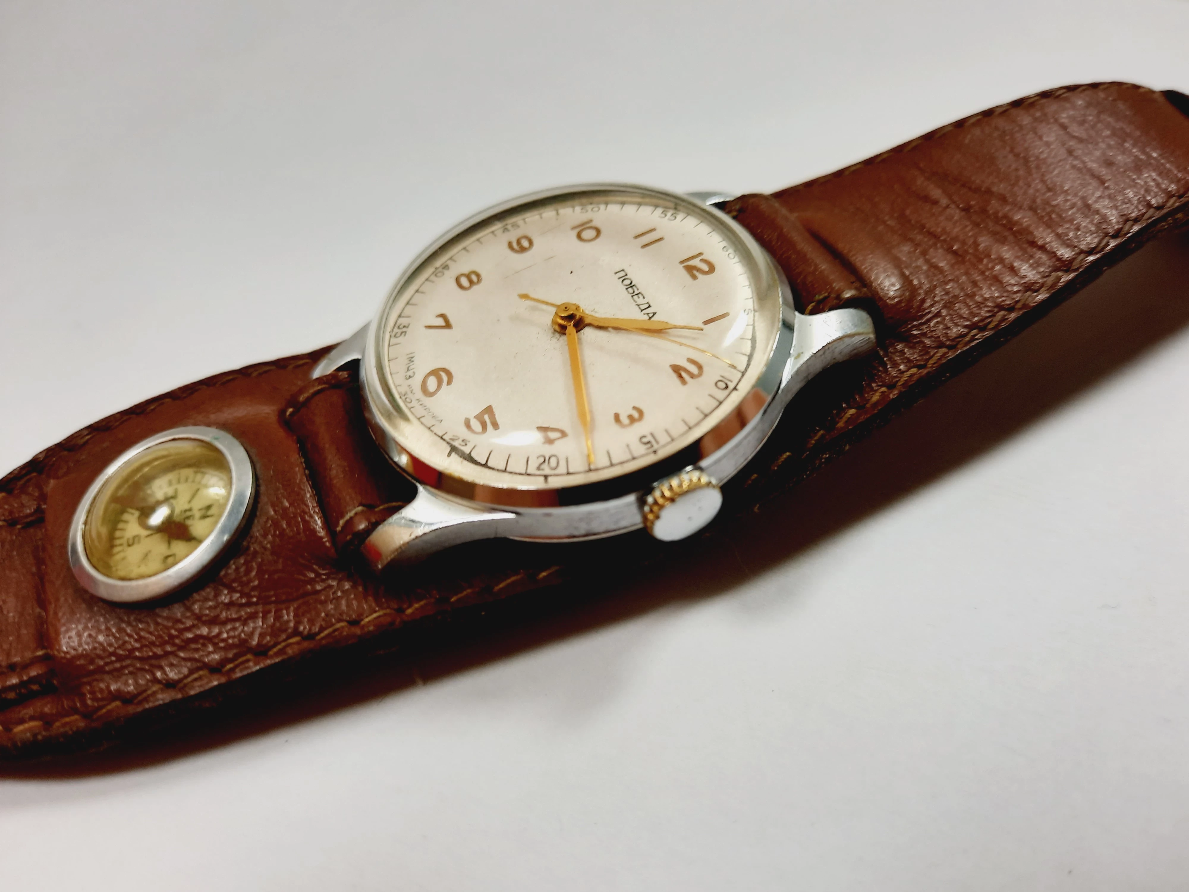 zegarek-mechaniczny-pobieda-mechanizm-mechaniczny