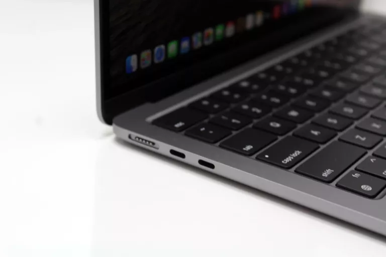 LAPTOP MACBOOK AIR 2022 M2 8/256GB 1 CYKL