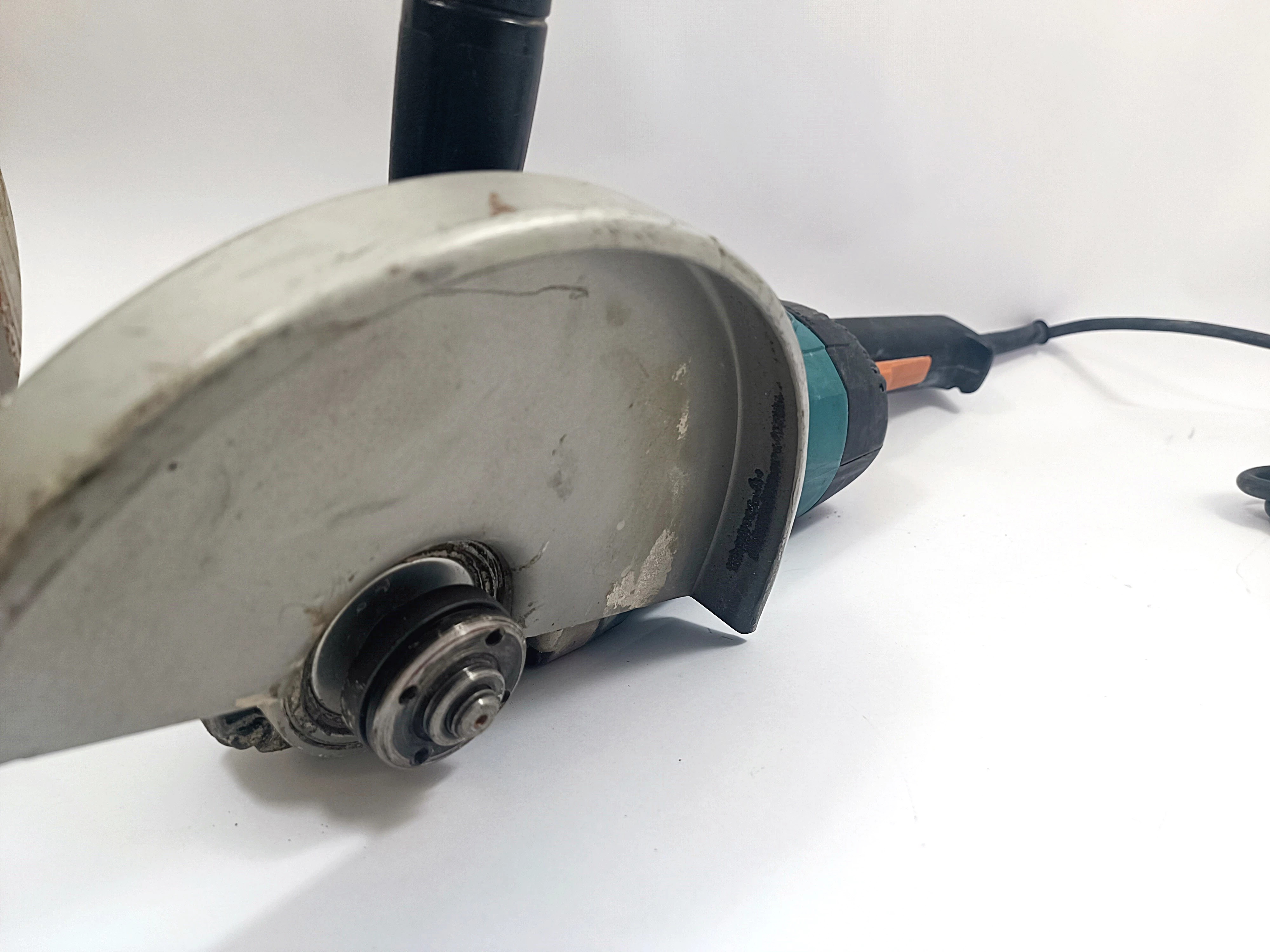 szlifierka-katowa-makita-9069s-rodzaj-zasilania-sieciowe