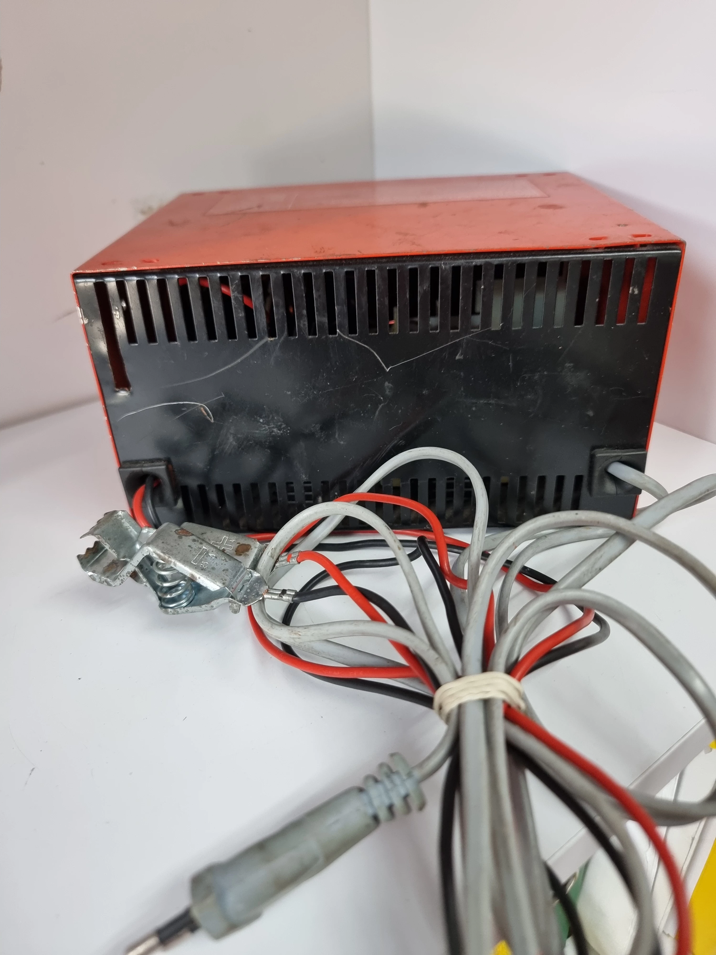 prostownik-einhell-batterielader-10a-12-volt-marka-einhell