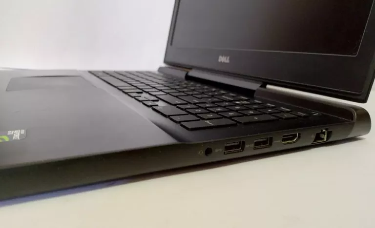 LAPTOP DELL INSPIRON 7566  I7/16/128 ZESTAW