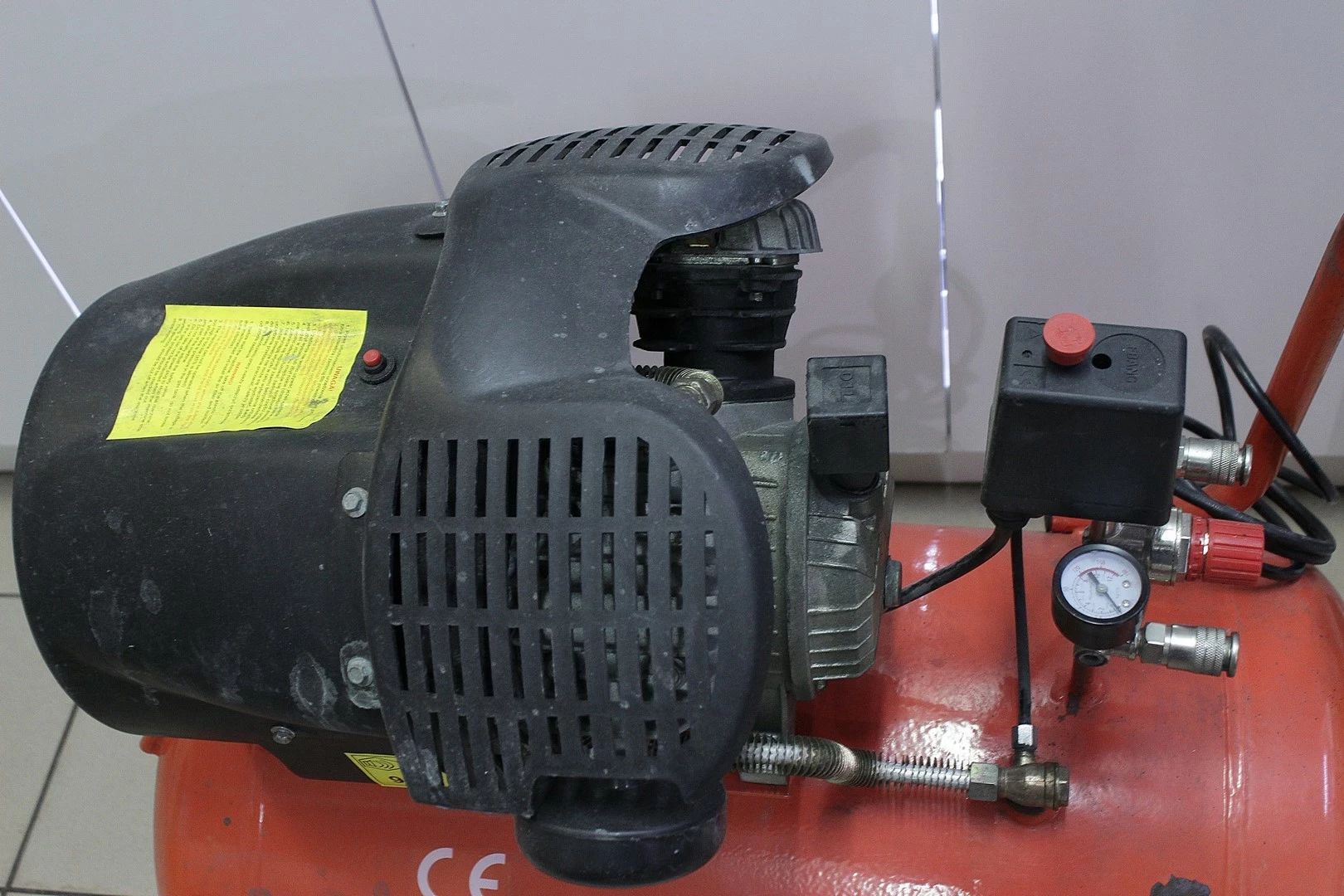 kompresor-tagred-ta361-100l-uszkodzony-moc-kw-350