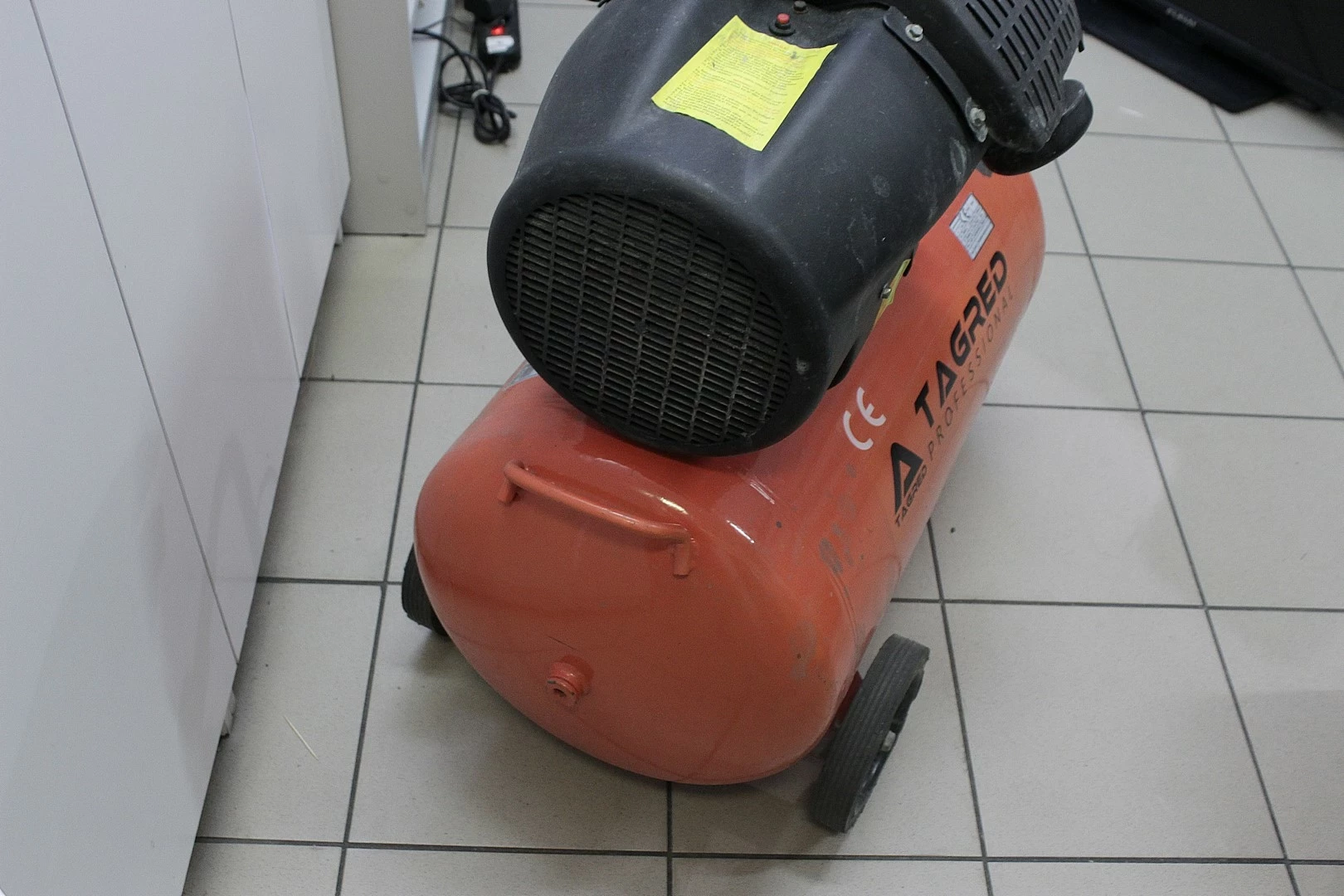 kompresor-tagred-ta361-100l-uszkodzony-cisnienie-maksymalne-10