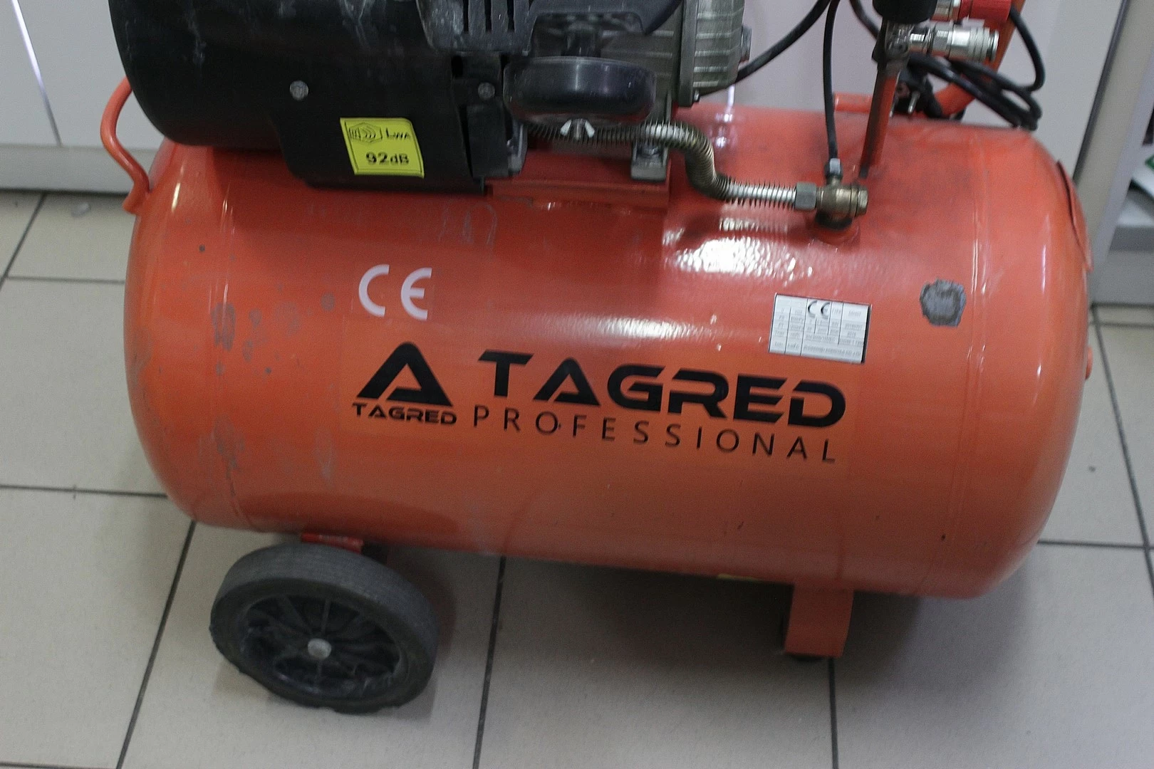 kompresor-tagred-ta361-100l-uszkodzony-stan-uszkodzony