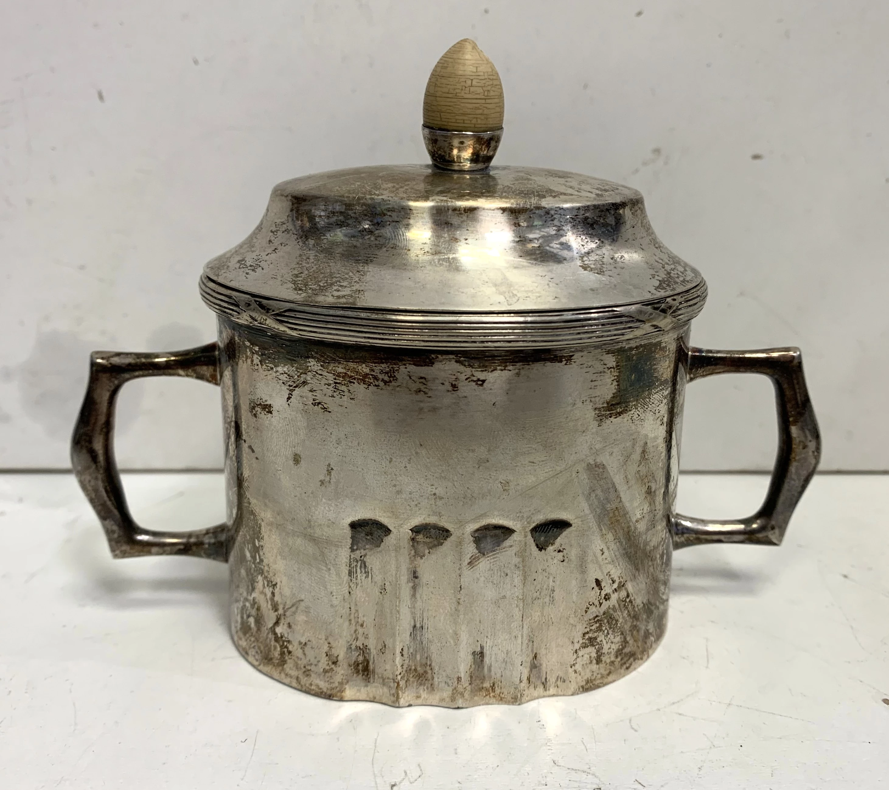 posrebrzana-cukiernica-mh20-23880g-plac-imbramowski-121-krakow