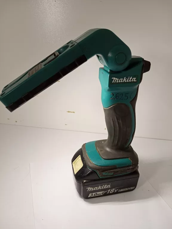 LATARKA MAKITA Z AKUMULATOREM DML801